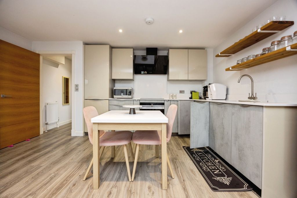 Property photo 3 of 10 Pbox-Img.Jpg