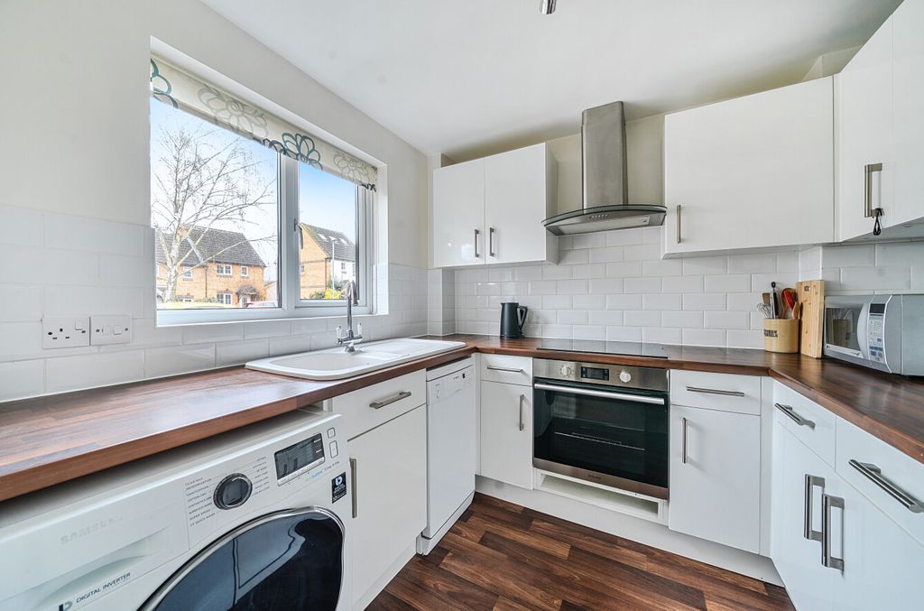 Property photo 2 of 12 1402136-20-69774d...