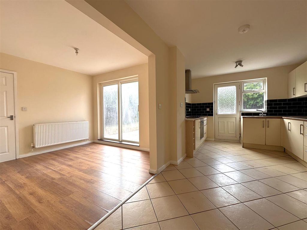 Property photo 2 of 15 Open-Plan Living 485
