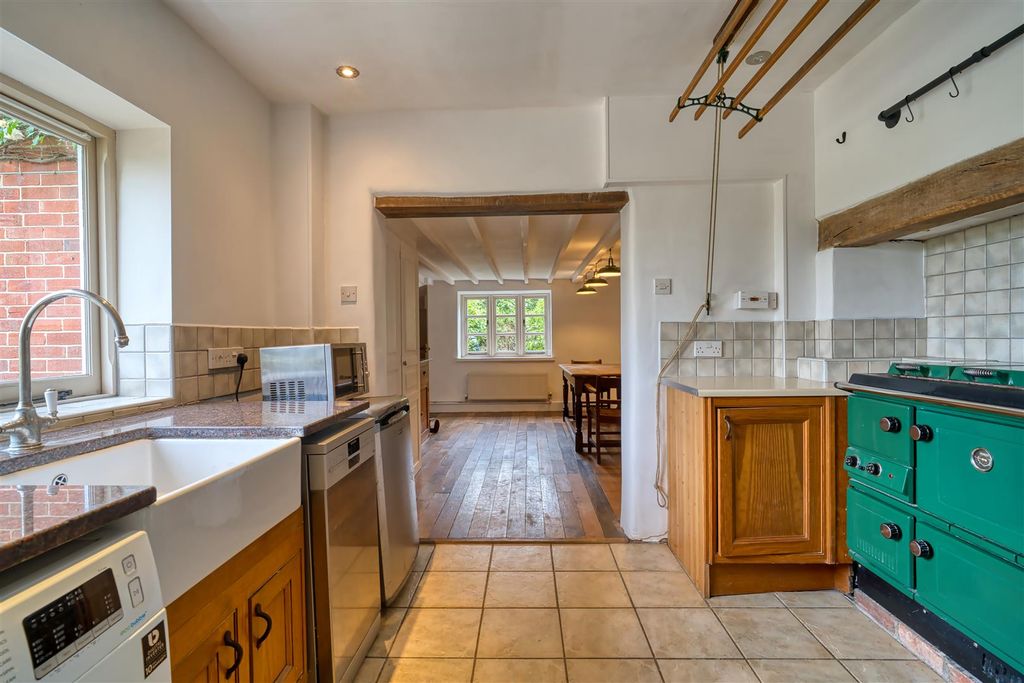 Property photo 3 of 12 Kitchen