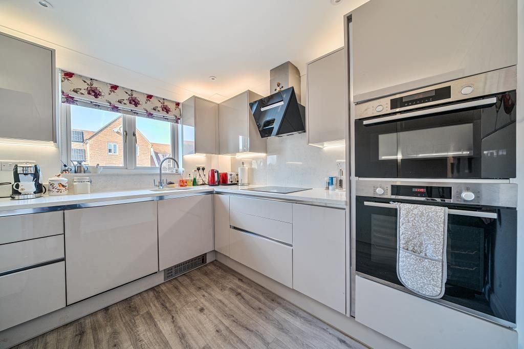 Property photo 3 of 21 Kitchen