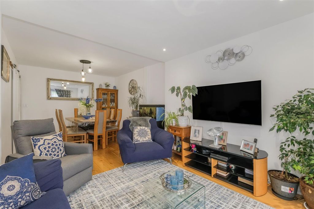Property photo 3 of 24 Petk5471.Jpg