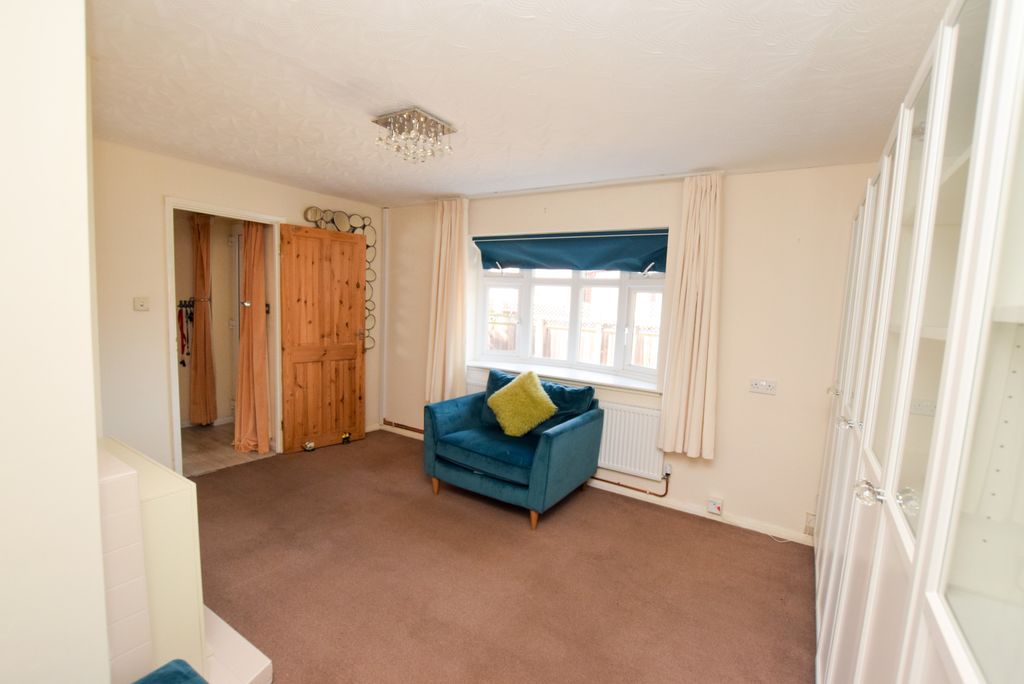 Property photo 3 of 12