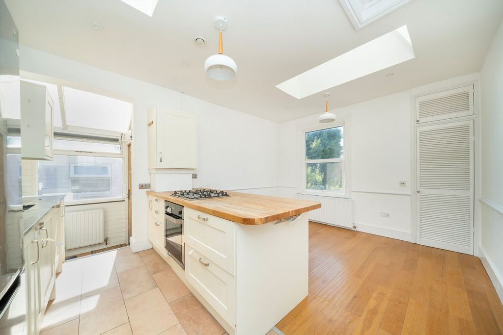Property photo 3 of 7