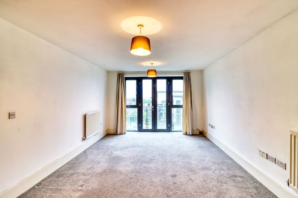 Property photo 2 of 8 Lounge