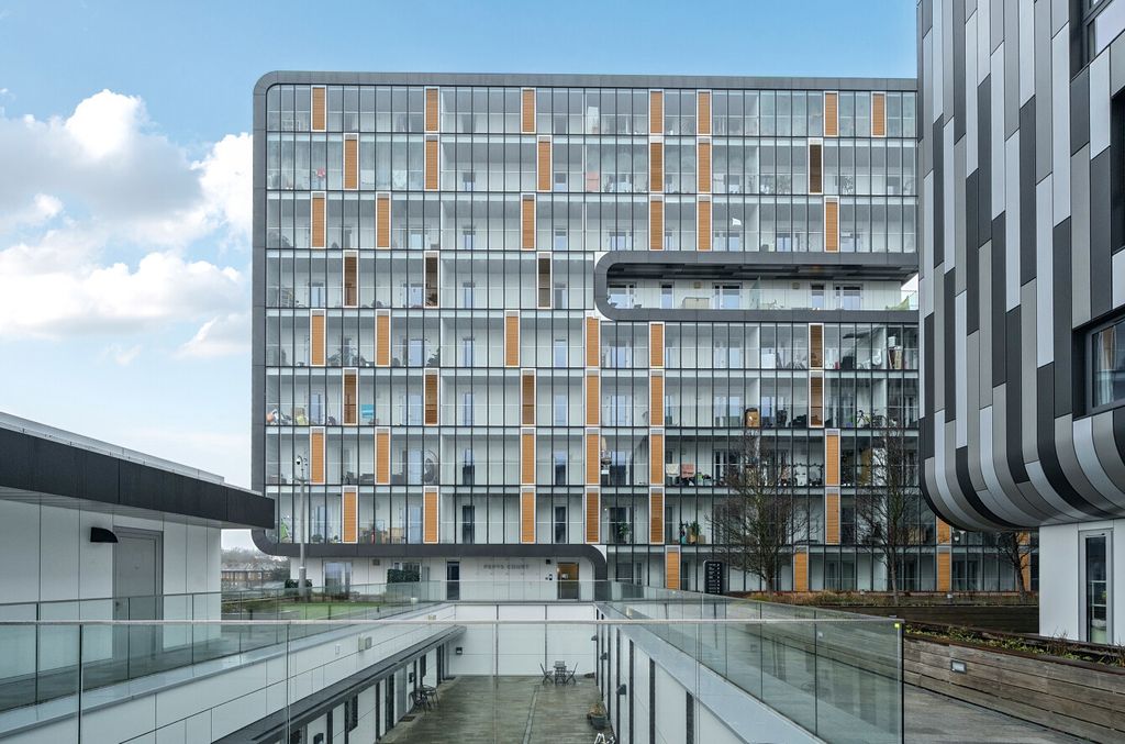 Property photo 1 of 19 1395204-19-695F94...