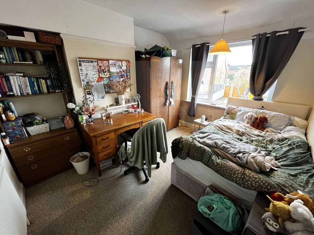 Property photo 3 of 8 Photo 5