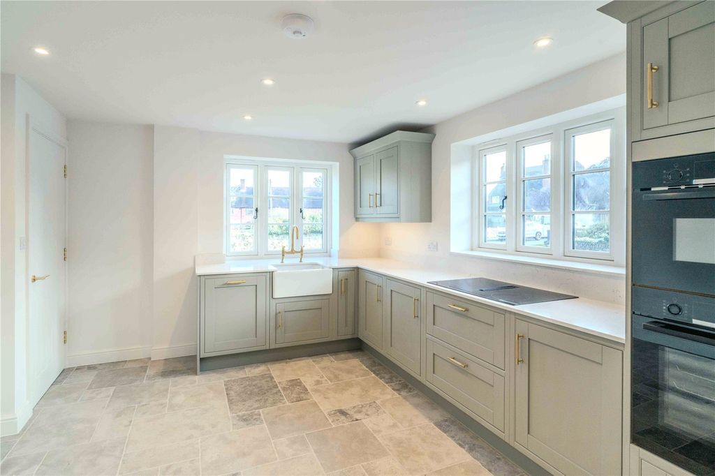 Property photo 2 of 13 Picture No. 17