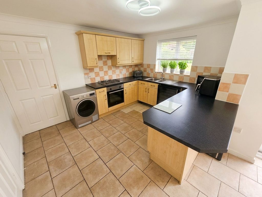 Property photo 3 of 14 Kitchen Area