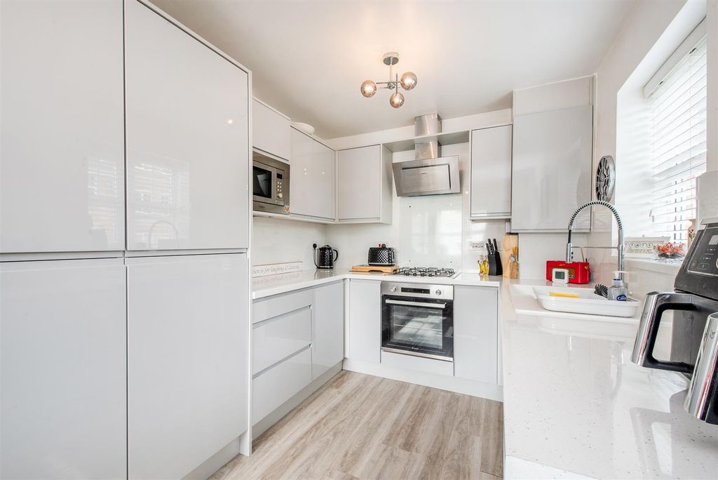 Property photo 3 of 18 Kitchen/Diner