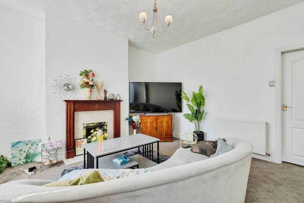 Property photo 2 of 19 Pbox-Img.Jpg