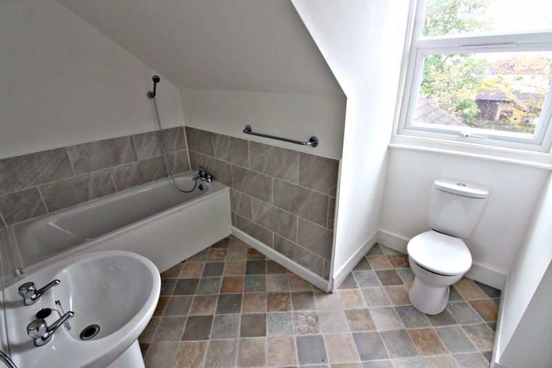 Property photo 3 of 8 Photo 7