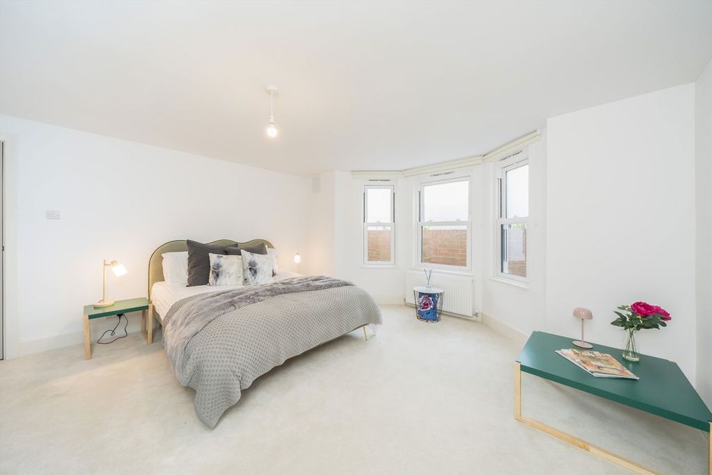 Property photo 3 of 6