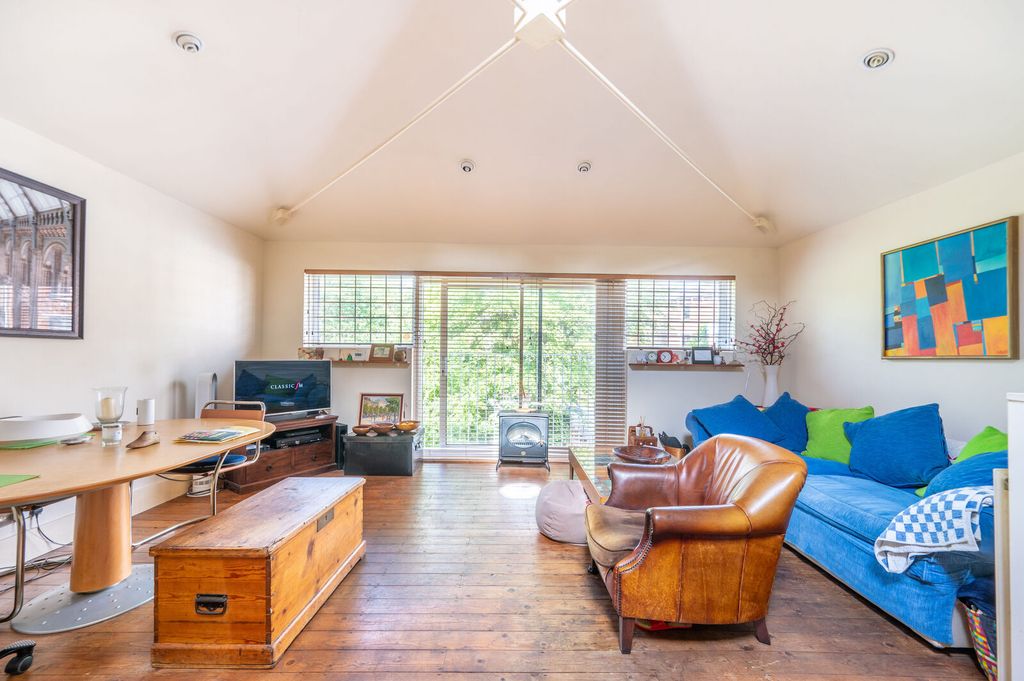 Property photo 2 of 14