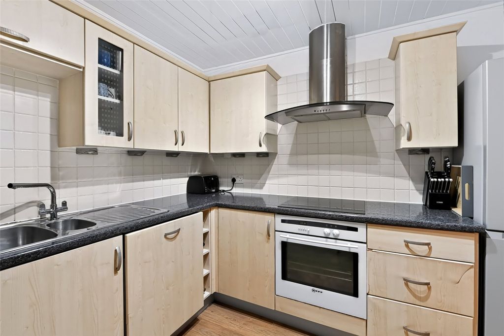 Property photo 3 of 12 Kitchen
