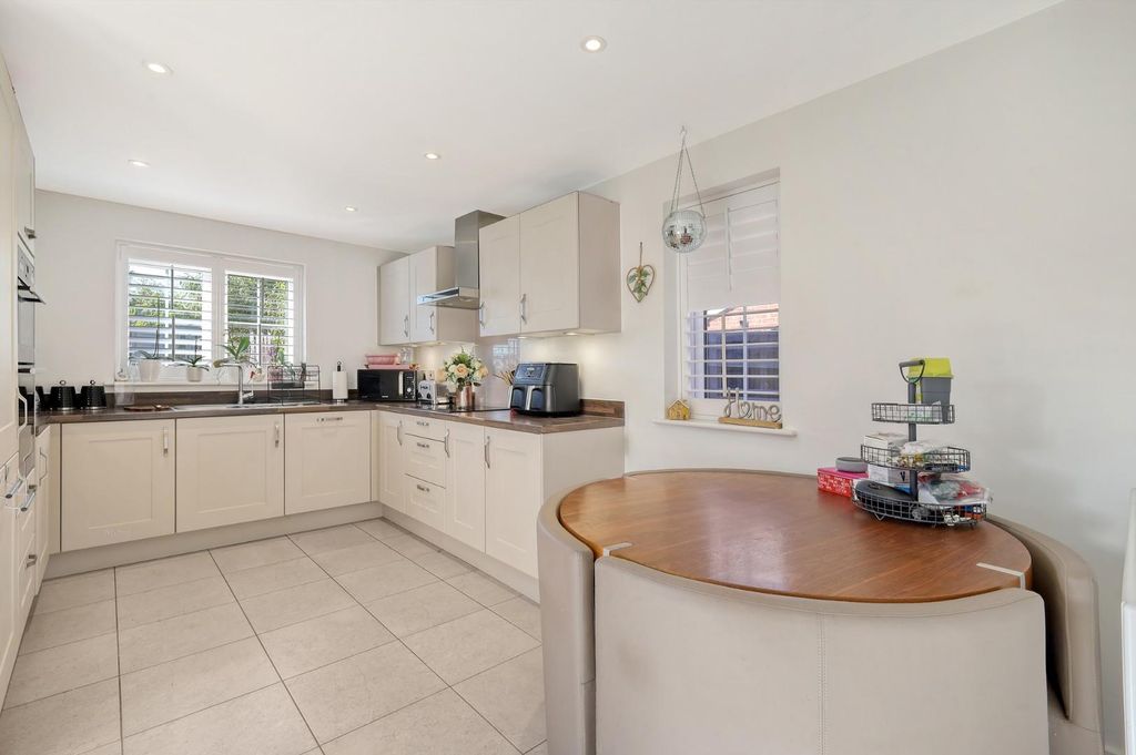 Property photo 2 of 21 Kitchen/Breakfast Room