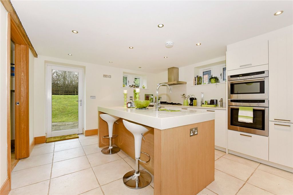 Property photo 3 of 12 Kitchen