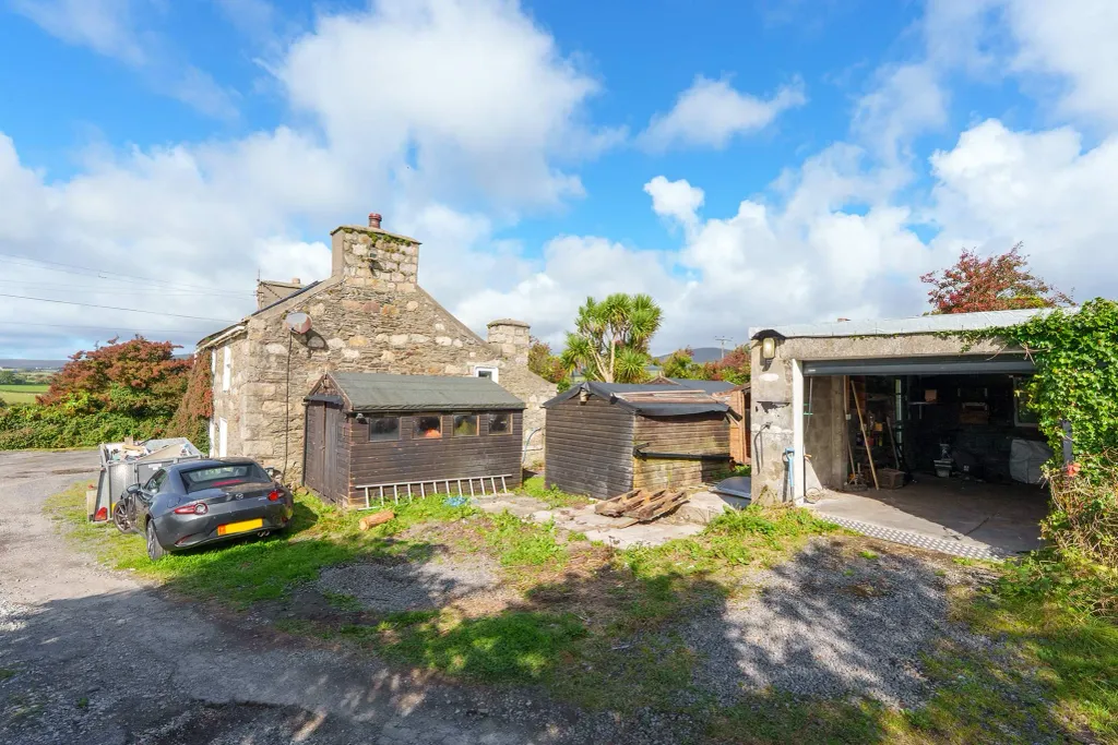 Property photo 2 of 20