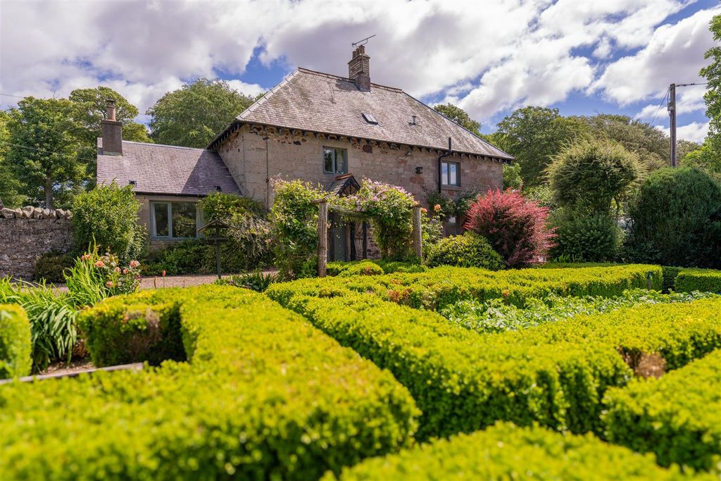 Property photo 3 of 36 Edington_Fox_Covert_Lifestyle-6.Jpg
