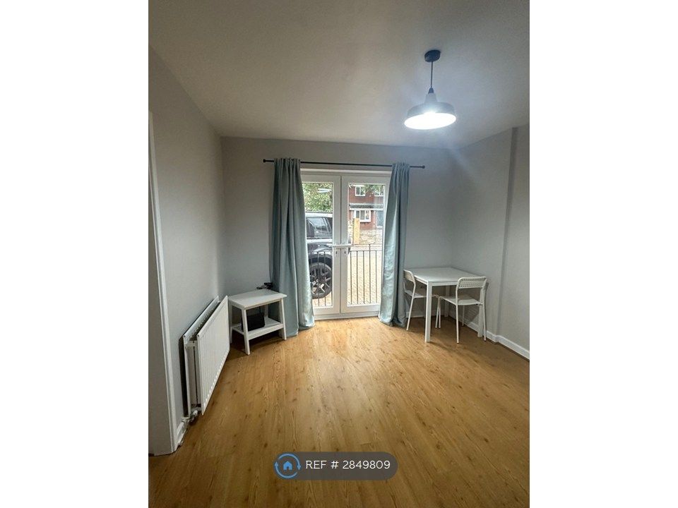 Property photo 3 of 11 Living Room