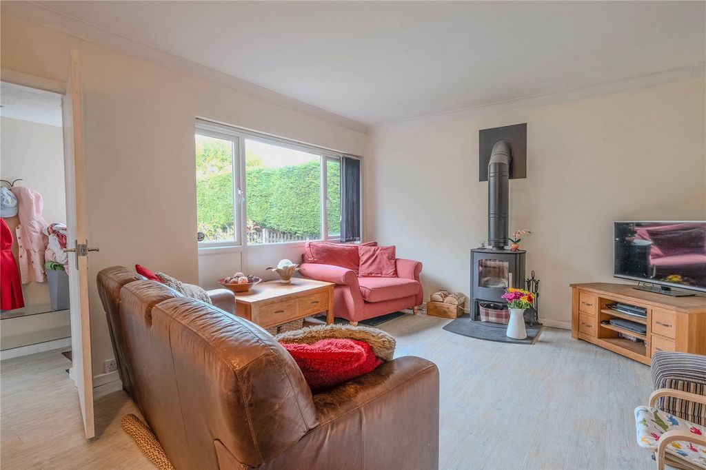 Property photo 2 of 16 Lounge