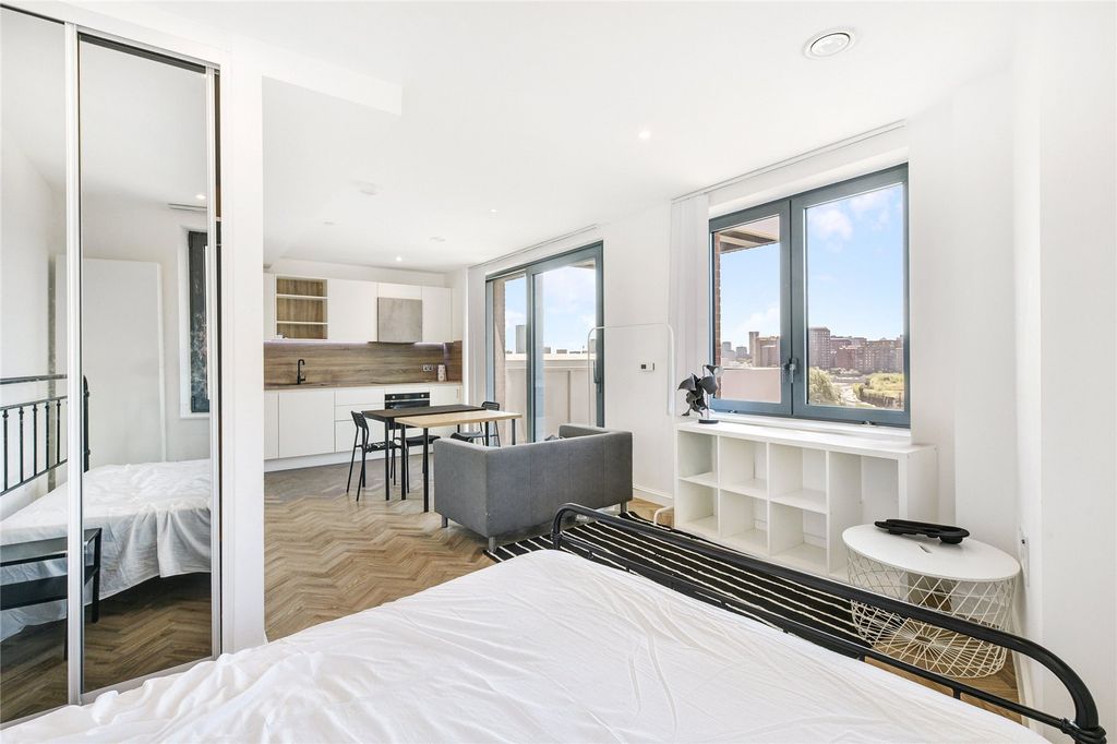 Property photo 3 of 14 Skyline Apartments
