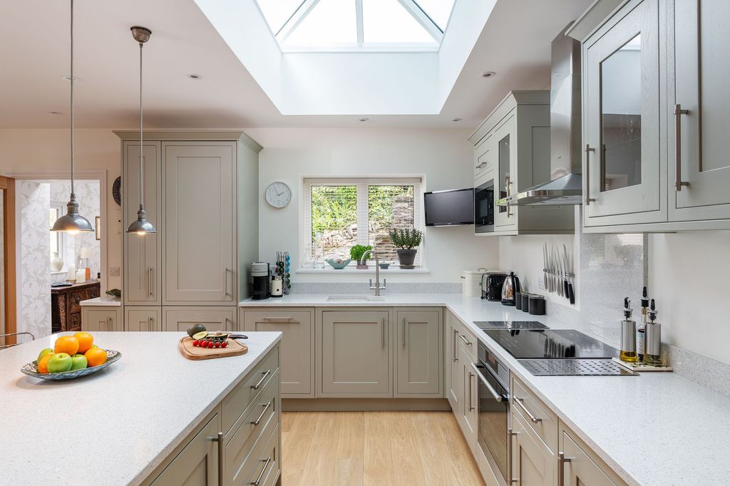 Property photo 3 of 13 Kitchen, Hillside Terrace, Kingswear