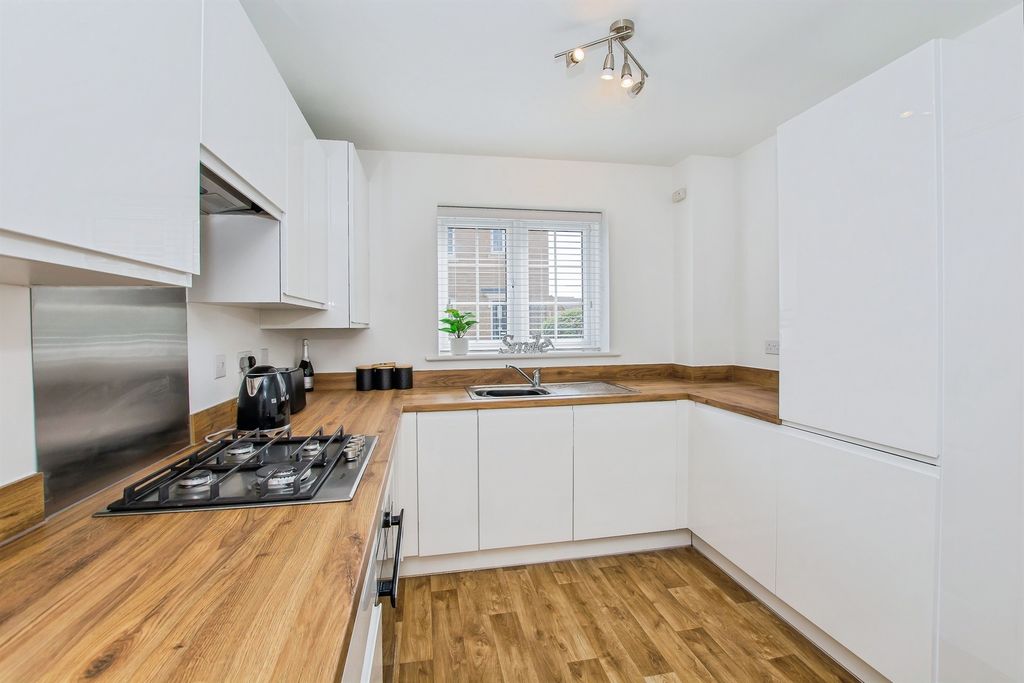 Property photo 3 of 17 Kitchen / Diner