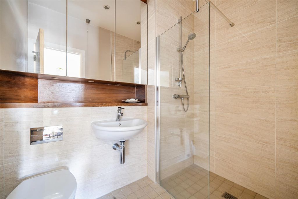 Additional image 11 of 2 bed flat for saleKing George's Drive, Liphook GU30