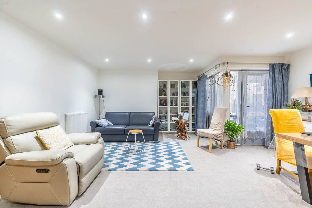 Property photo 2 of 7