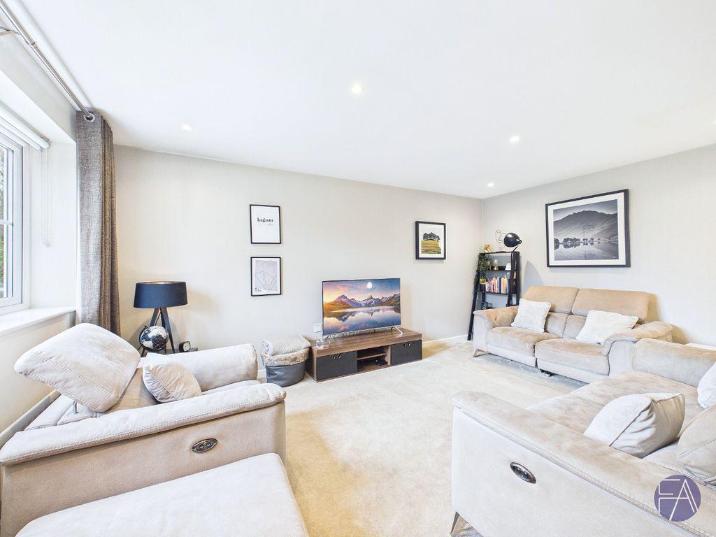 Property photo 3 of 22 4908658