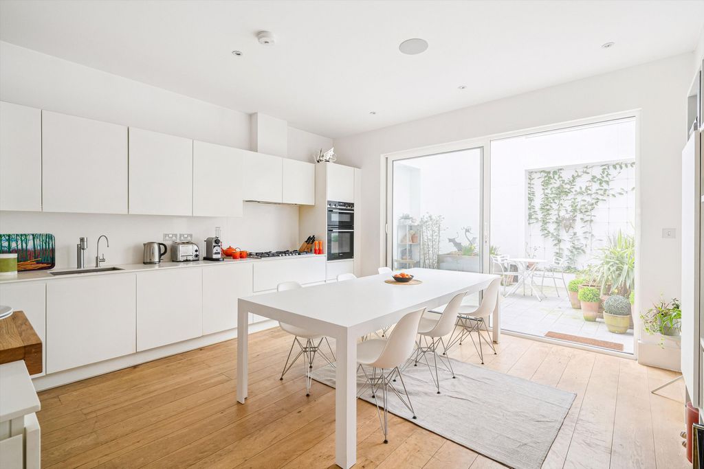 Property photo 2 of 19 Image