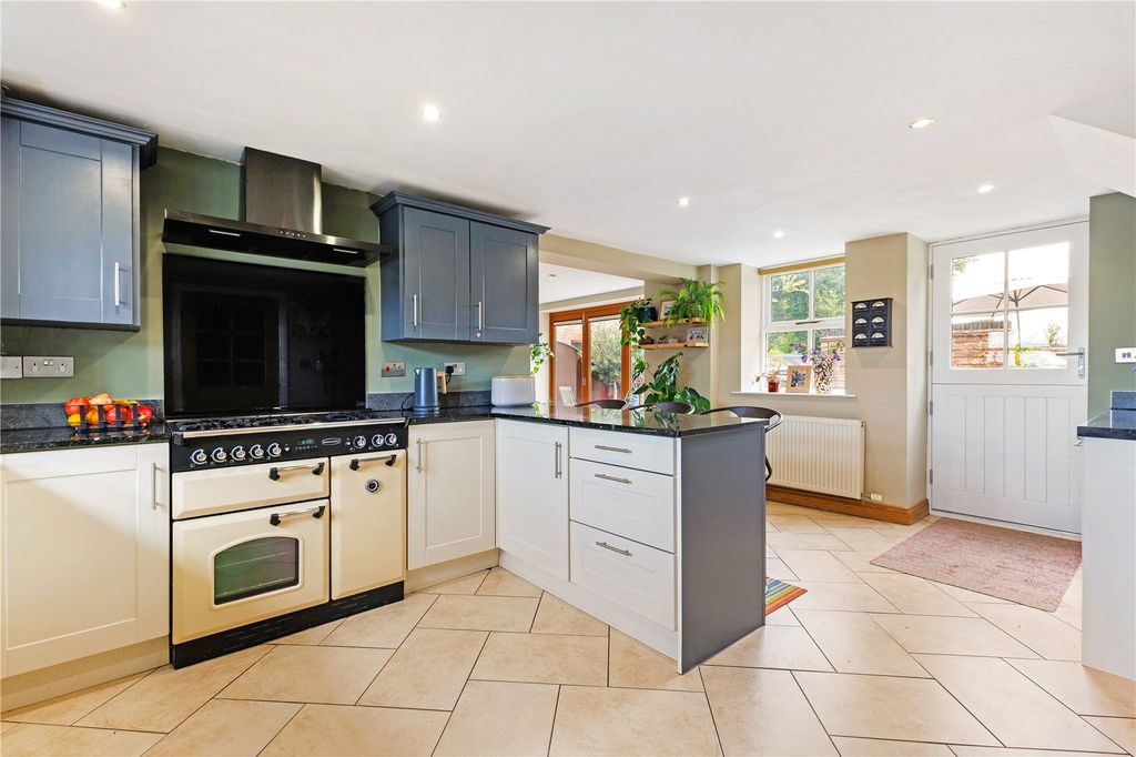 Property photo 3 of 20 Kitchen