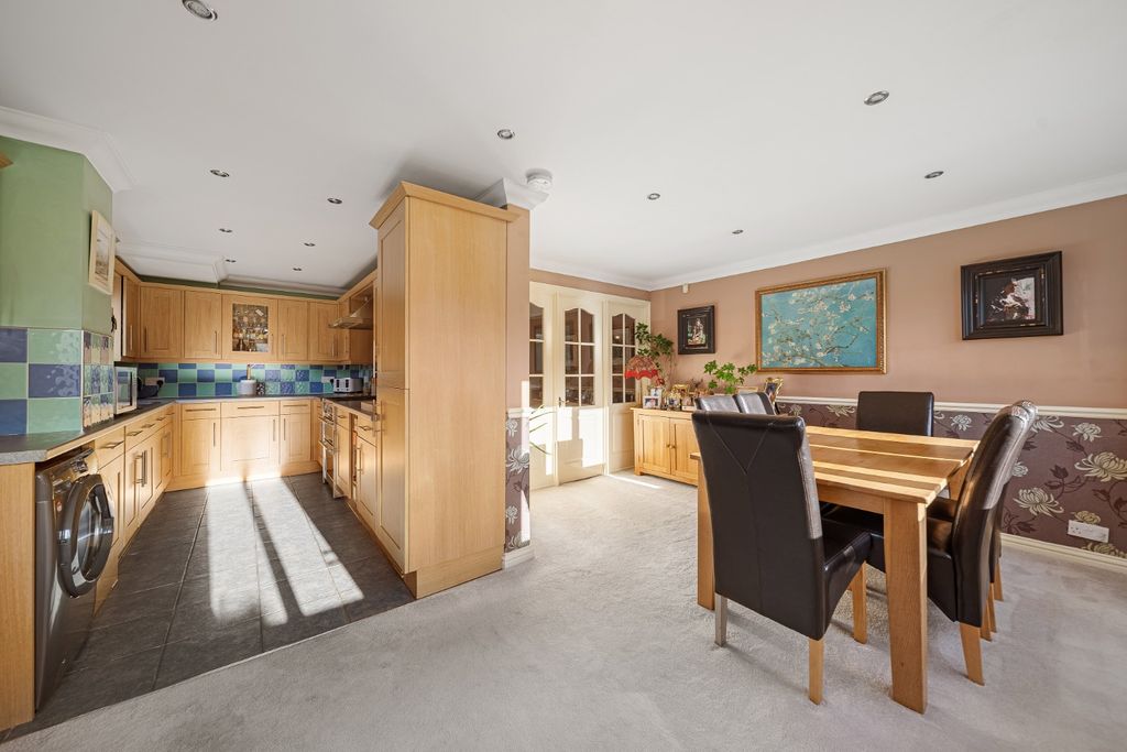 Property photo 3 of 21 4612203