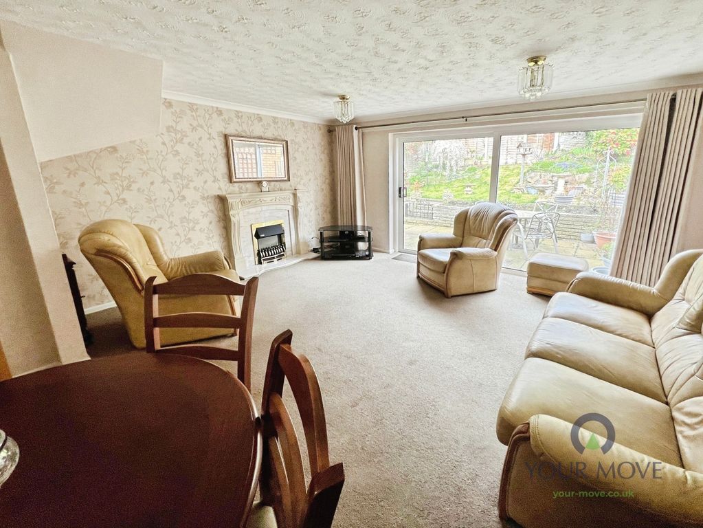 Property photo 3 of 16 Lounge