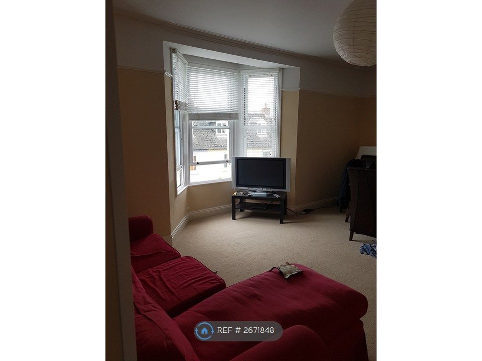 Property photo 3 of 17 Bay Window (South Facing)