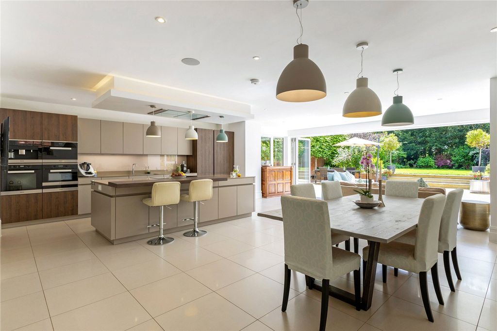 Property photo 3 of 17 Kitchen/Dining