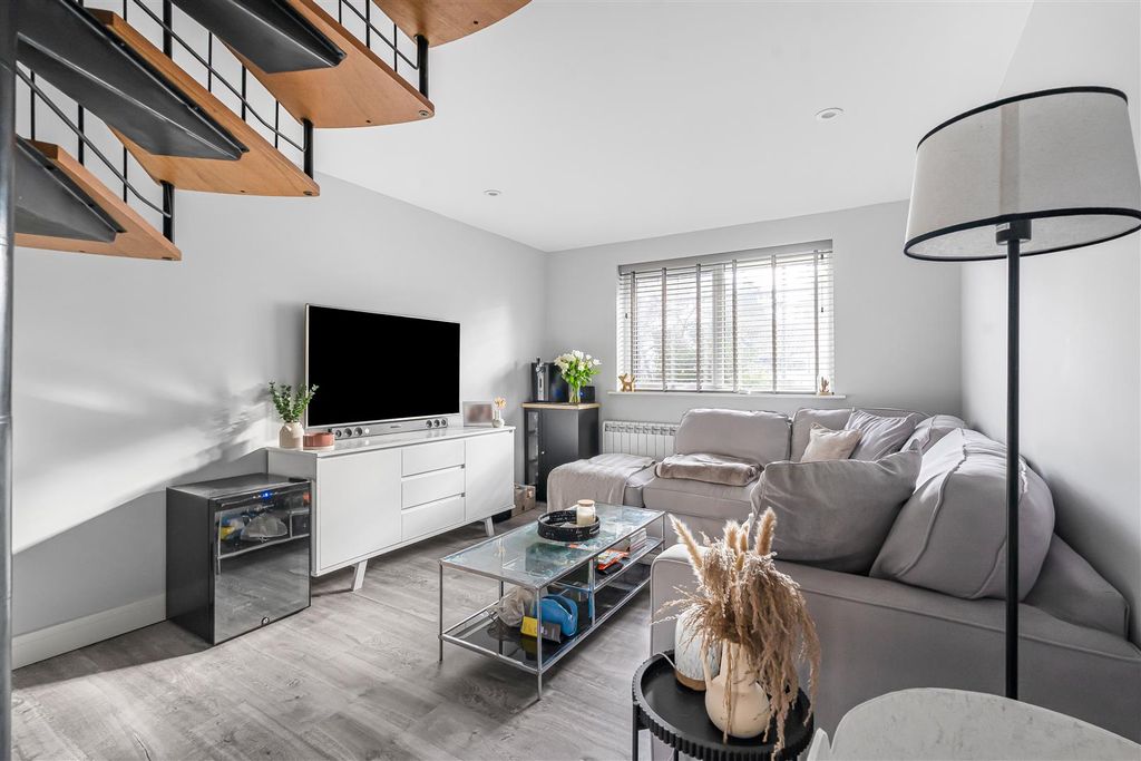 Property photo 2 of 10 7_66413.Jpg