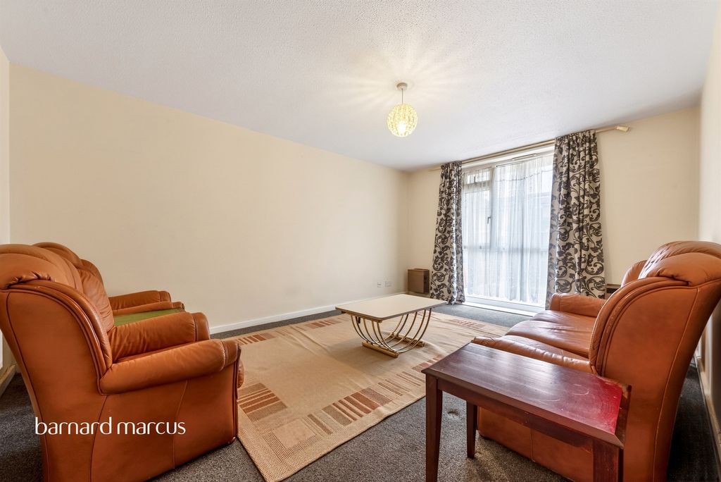 Property photo 3 of 11