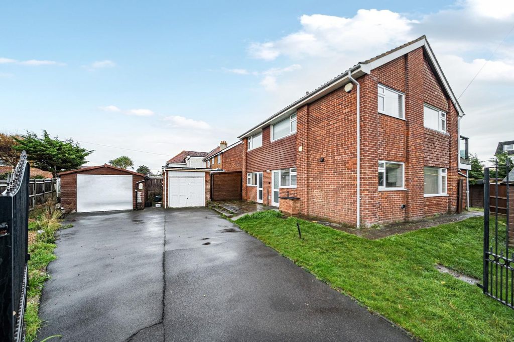 Property photo 2 of 17 33.Jpg