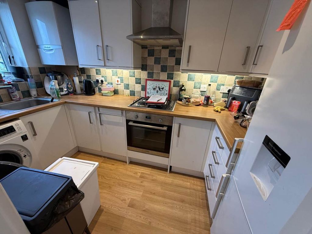 Property photo 2 of 9 Kitchen