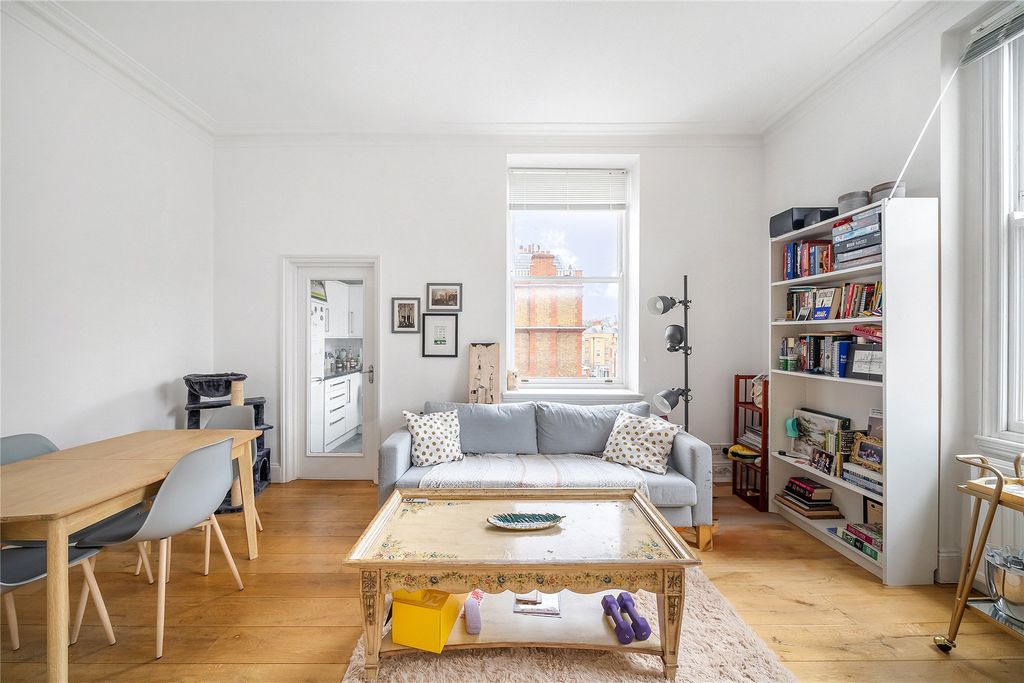 Property photo 2 of 11 Picture No. 17