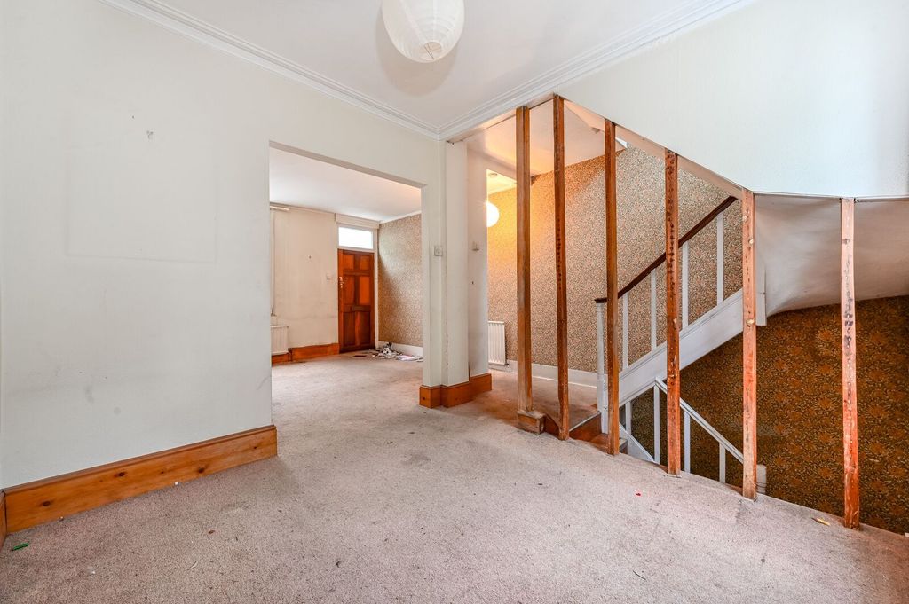 Property photo 2 of 33