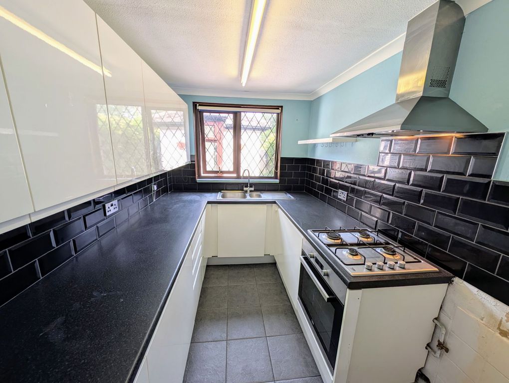 Property photo 3 of 32