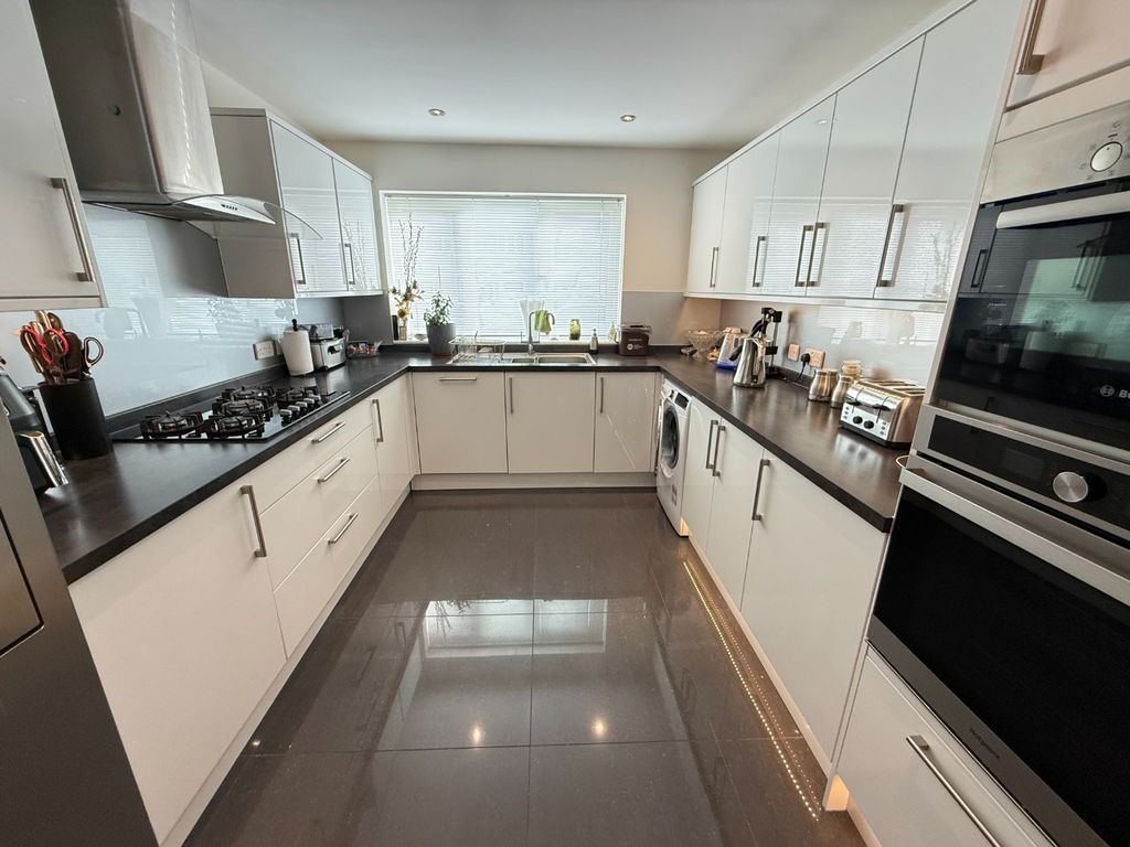 Property photo 2 of 20 4584152