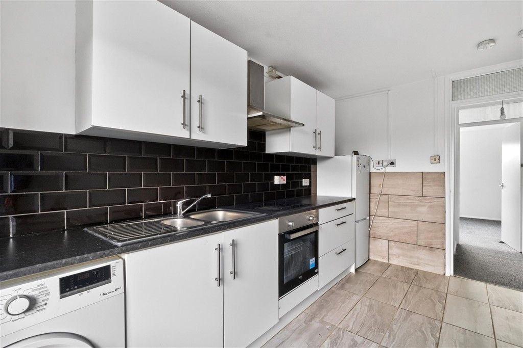 Property photo 2 of 9 Kitchen