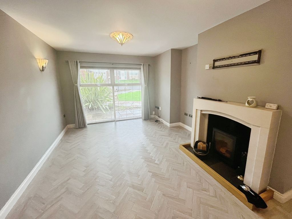 Property photo 3 of 21 Lounge