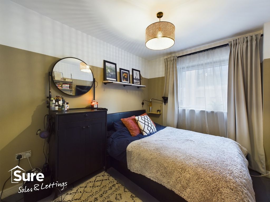 Property photo 3 of 12 3698035