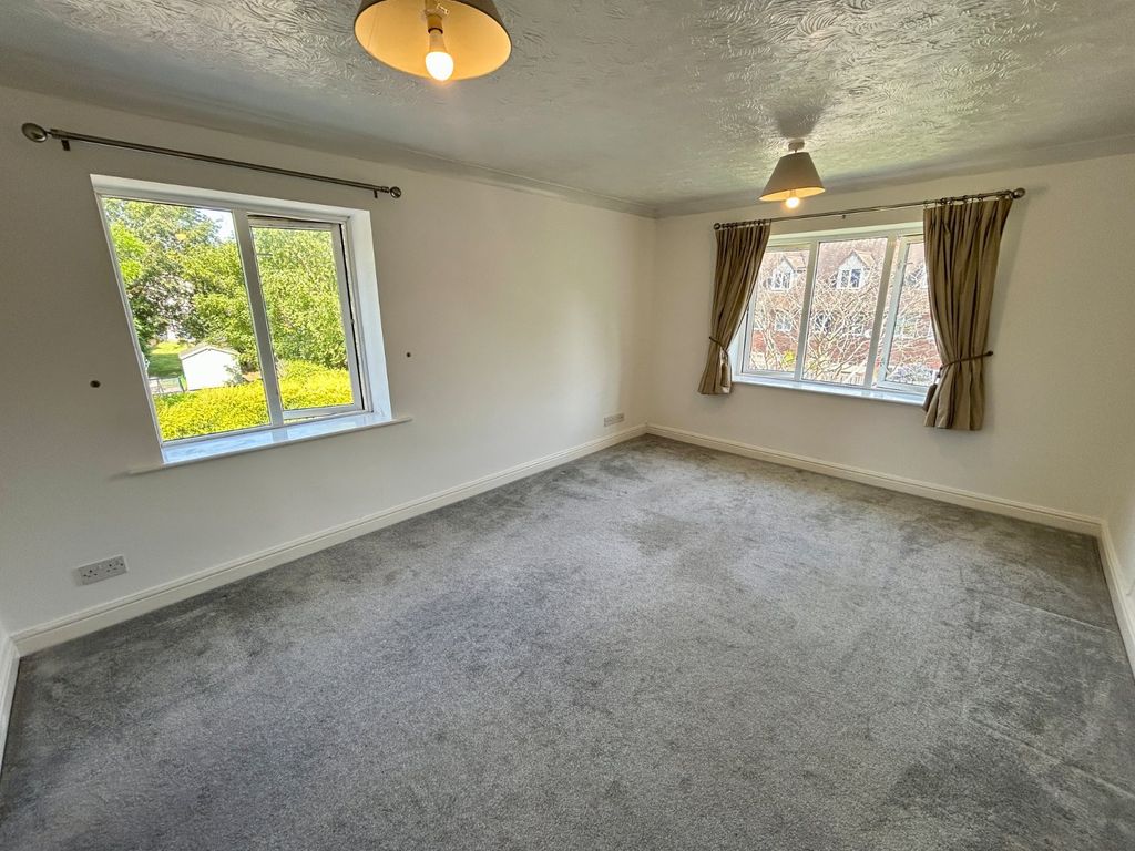 Property photo 2 of 10 Picture No. 12