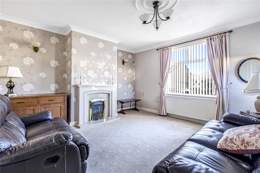 Property photo 3 of 24 Lounge